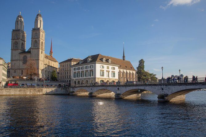Best of Zurich Tour with Felsenegg Cable Car and Ferry Ride - Old Town (Altstadt) on Foot: St. Peter’s Clock and Chagall-Style Light
