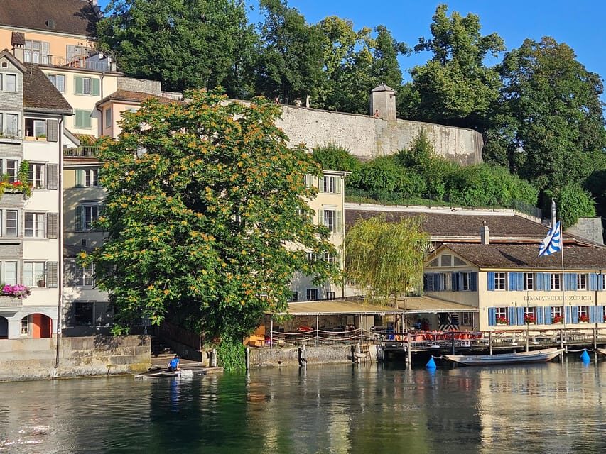 City tour historic old town Zurich - Neumarkt and fountains: the square rhythm you can feel