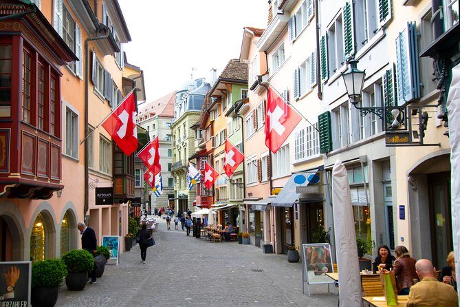 Explore Zurich in 60 minutes with a Local - Meeting at Limmatquai 55: where the route clicks into place