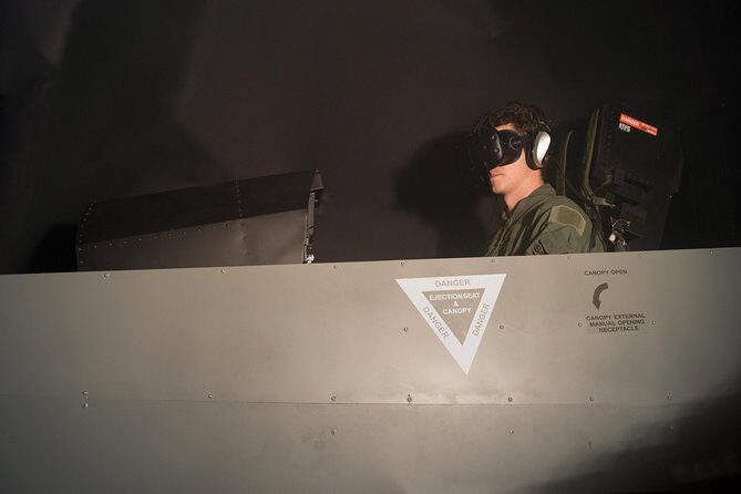 F / A-18 fighter jet flight simulator in Zurich - The 1h20 rhythm: briefing first, simulator time second