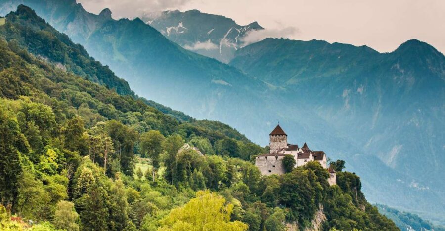From Zurich: Private 4 Countries in 1 Full-Day Tour - A private 11-hour route that actually works