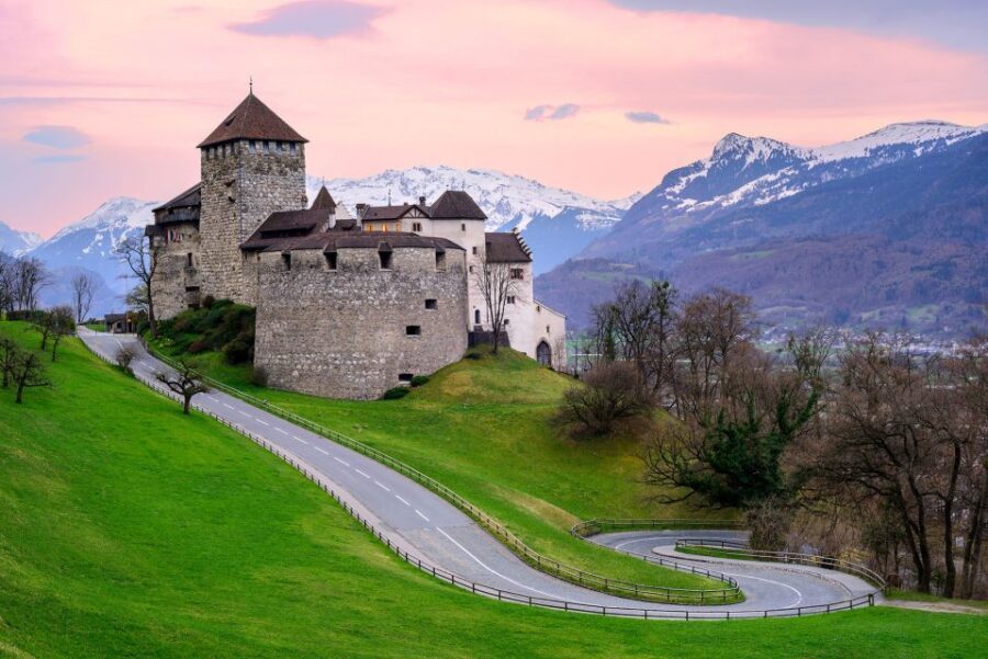 From Zurich: Private 4 Countries in 1 Full-Day Tour - How the driver-guide pace feels (and why it matters)