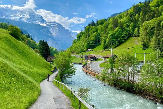 Grindelwald, Lauterbrunnen & Mürren Private Day Trip from Zurich - Mürren to Gimmelwald Walk and the Outdoor Raclette Lunch
