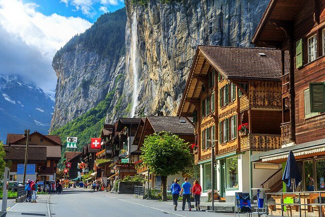 Jungfraujoch (Private Tour) - Interlaken: a 1-hour break for coffee and Swiss shopping