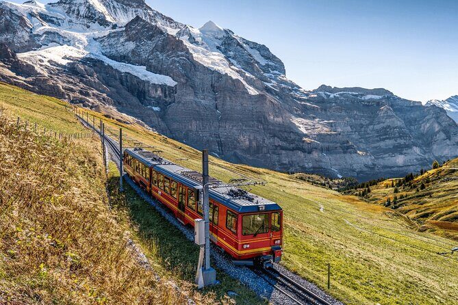 Jungfraujoch Private Tour – Top of Europe & Lauterbrunnen Valley - Zurich to Grindelwald: a guided start instead of a sprint