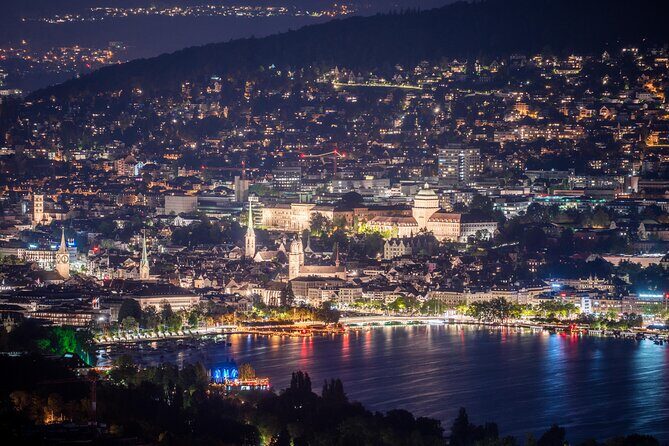 Lake Zurich mini boat tour / by night! - Hands-on moments: steering and learning navigation at night