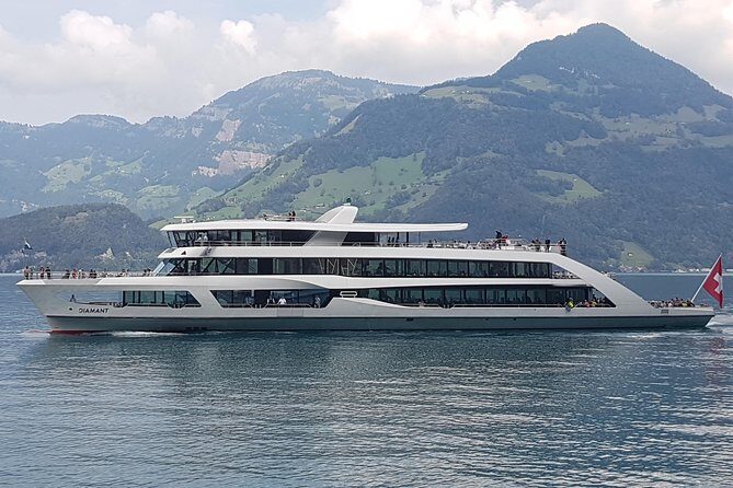 Lucerne Private City Walk and Lake Cruise Day Trip from Zürich - Schweizerhofquai and Schwanenplatz: the quay walk that feels like a postcard
