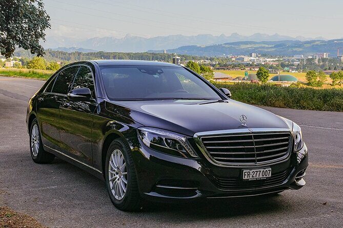 Private Arrival Transfer: from Zurich Airport to Zurich City - A Family-Friendly Bonus: Free Child Seats and Winter Gear on Request