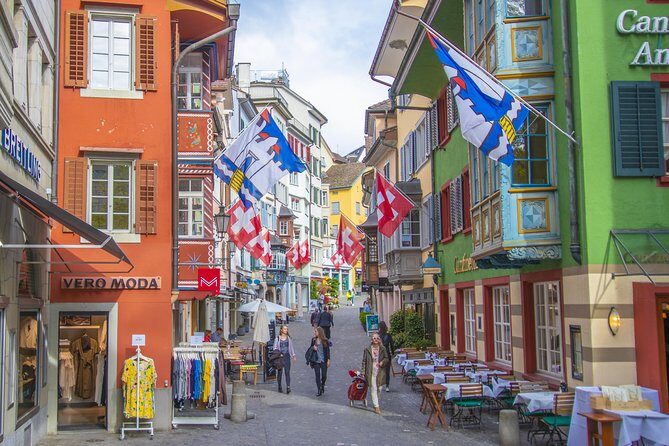 Private Tour of Zurich in 60 minutes with a Local - Riverfront twin towers and the Reformation story