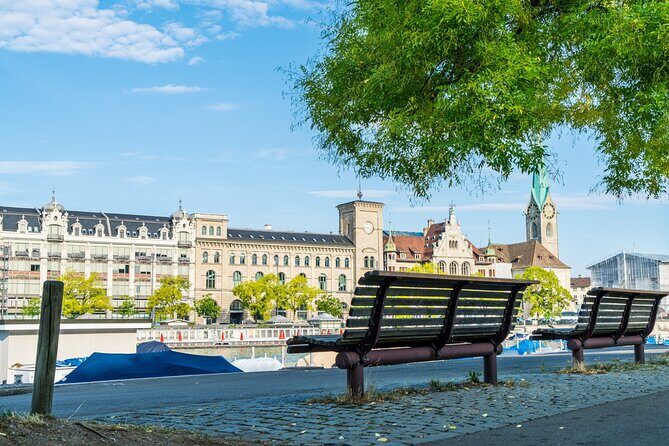 Private Tour of Zurich in 60 minutes with a Local - Old town alley atmosphere: pastel shutters and preserved charm