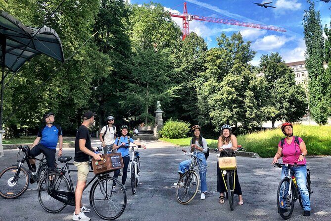 Urban Bike Tour Zurich - Quaibrucke: the Limmat River and the old town viewpoint