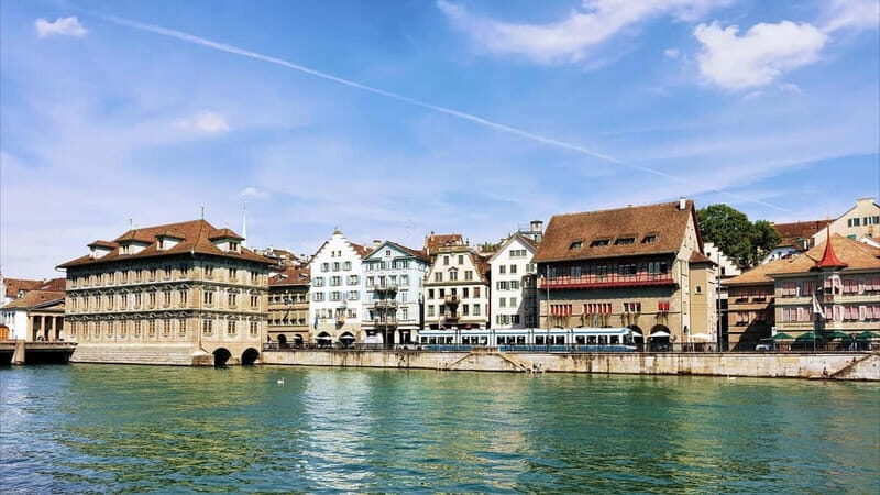 Zurich: 2-hour Best Intro Walking Tour with a Local - Zurich local tasting: chocolate-style flavor with cultural context