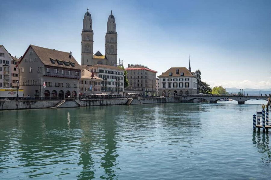 Zurich: 360° city walk including hidden spots - A 3.5-hour Zurich 360° walk that teaches while you wander