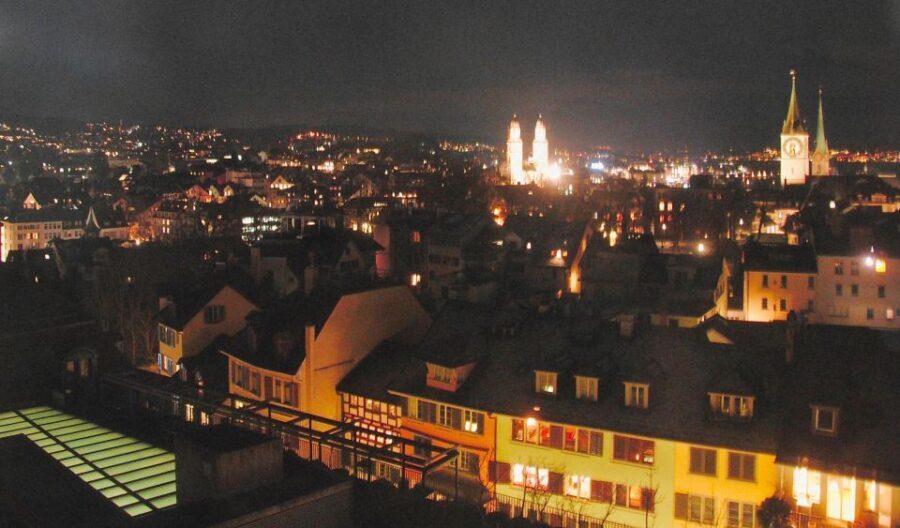 Zurich: bar tour - The First Bar: Welcome Drink That Gets You Social Fast