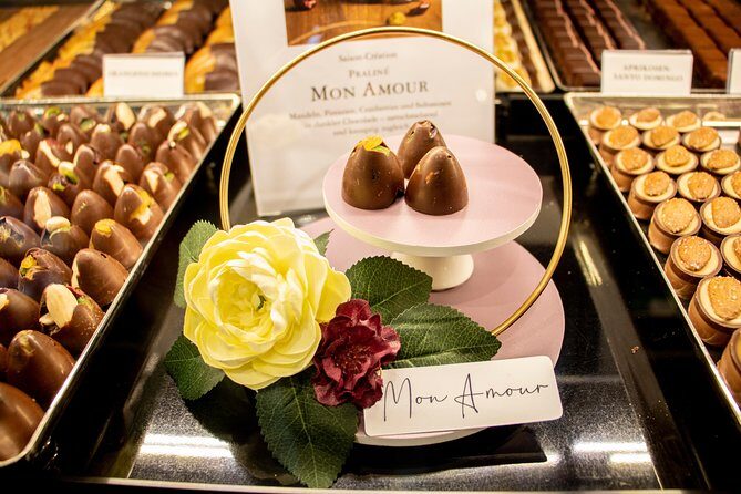 Zurich: Chocolate Tasting and Walking Tour with a Local - Tour Pace, Small Group Size, and Comfort on Foot
