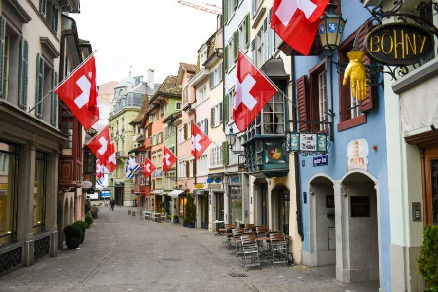 Zurich Discovery Walking Tour - Niederdorf Old Town: car-free lanes and culture texture