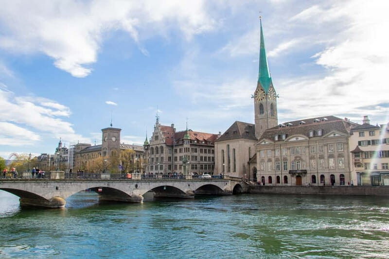 Zurich: Express Walk with a Local in 60 minutes - A fast, local-led Zurich orientation from the Town Hall