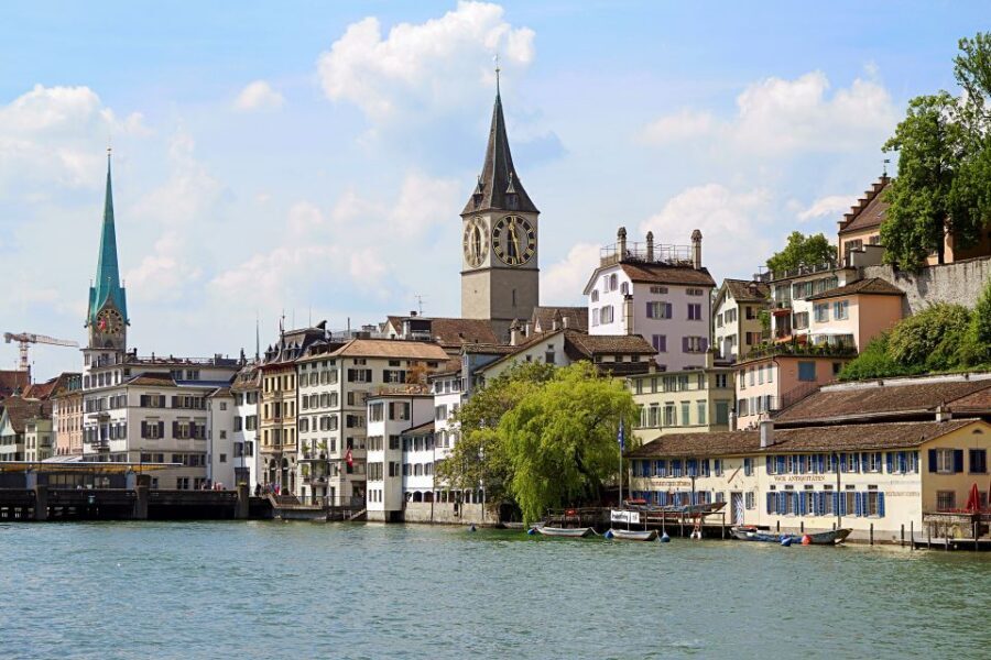 Zurich: Express Walk with a Local in 60 minutes - Practical prep: shoes, water, weather, and your phone
