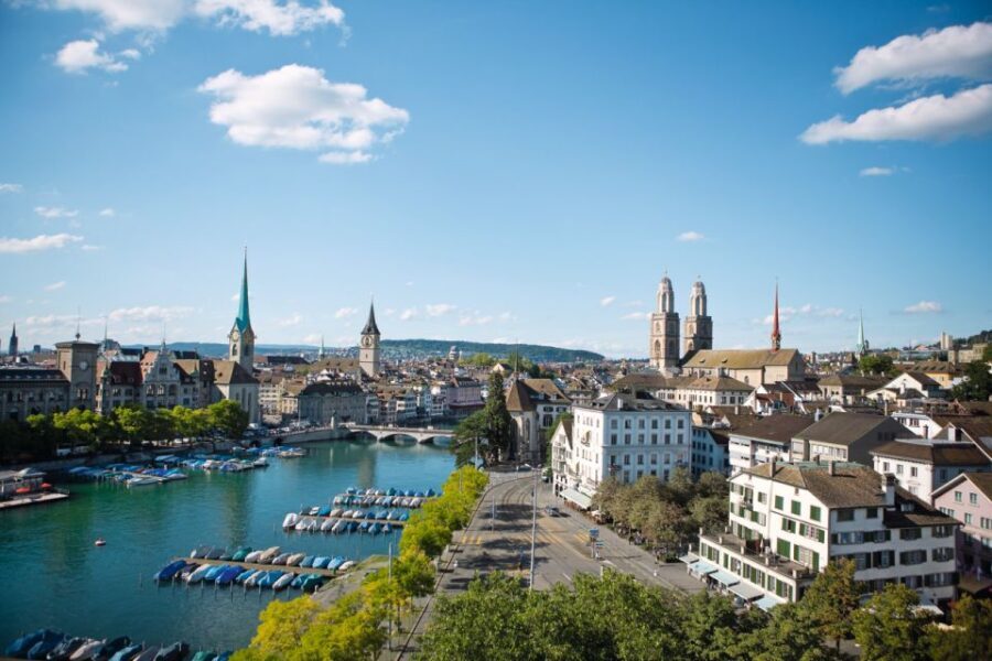 Zurich: Highlights Walking Tour with a Local Guide - The Lakeshore Stroll: Harbor Views and the City’s Best Angles