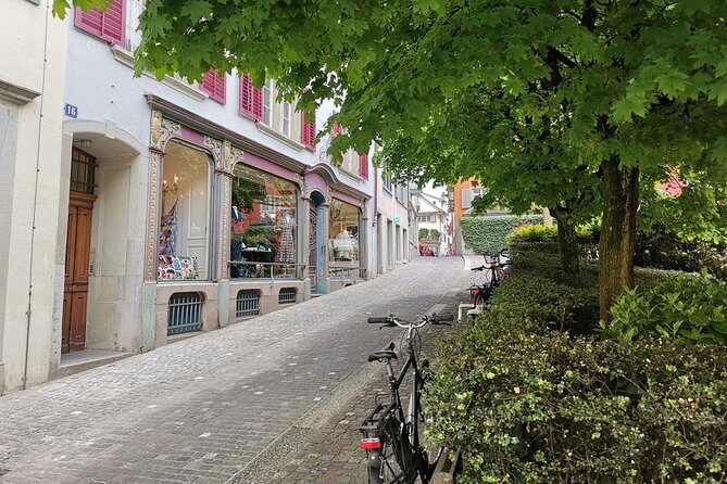 Zürich Historic District Tour - Brunngasse and Spiegelgasse: Art in a Private Building, Plus Lenin’s Old Streets