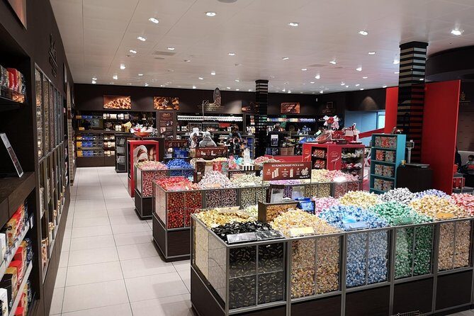 Zürich, Lindt Chocolate, Rheinfalls and Stein am Rhein - Lindt Chocolate Factory Outlet in Kilchberg: The Best Kind of Detour