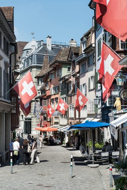 Zurich: Open Top Bus Sightseeing Tour with Optional Cruise - Lake Zurich: The Highlight Moment for Photos and Calm Air