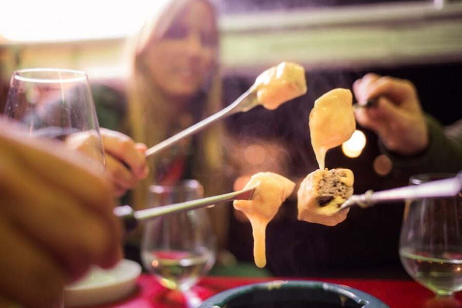 Zurich: Swiss Cheese Fondue and Wine e-Tuk-Tuk Tour - Key things to know before you book