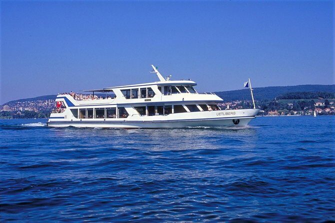 Zurich Walking Tour With Cruise and Aerial Cable Car - Lindenhof Hill: the photo pause and the 80 BC origin point
