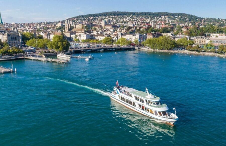 Zürich with Cruise and Lindt Home of chocolate (private) - Lake Zurich cruise: 30 minutes that actually feels like a break